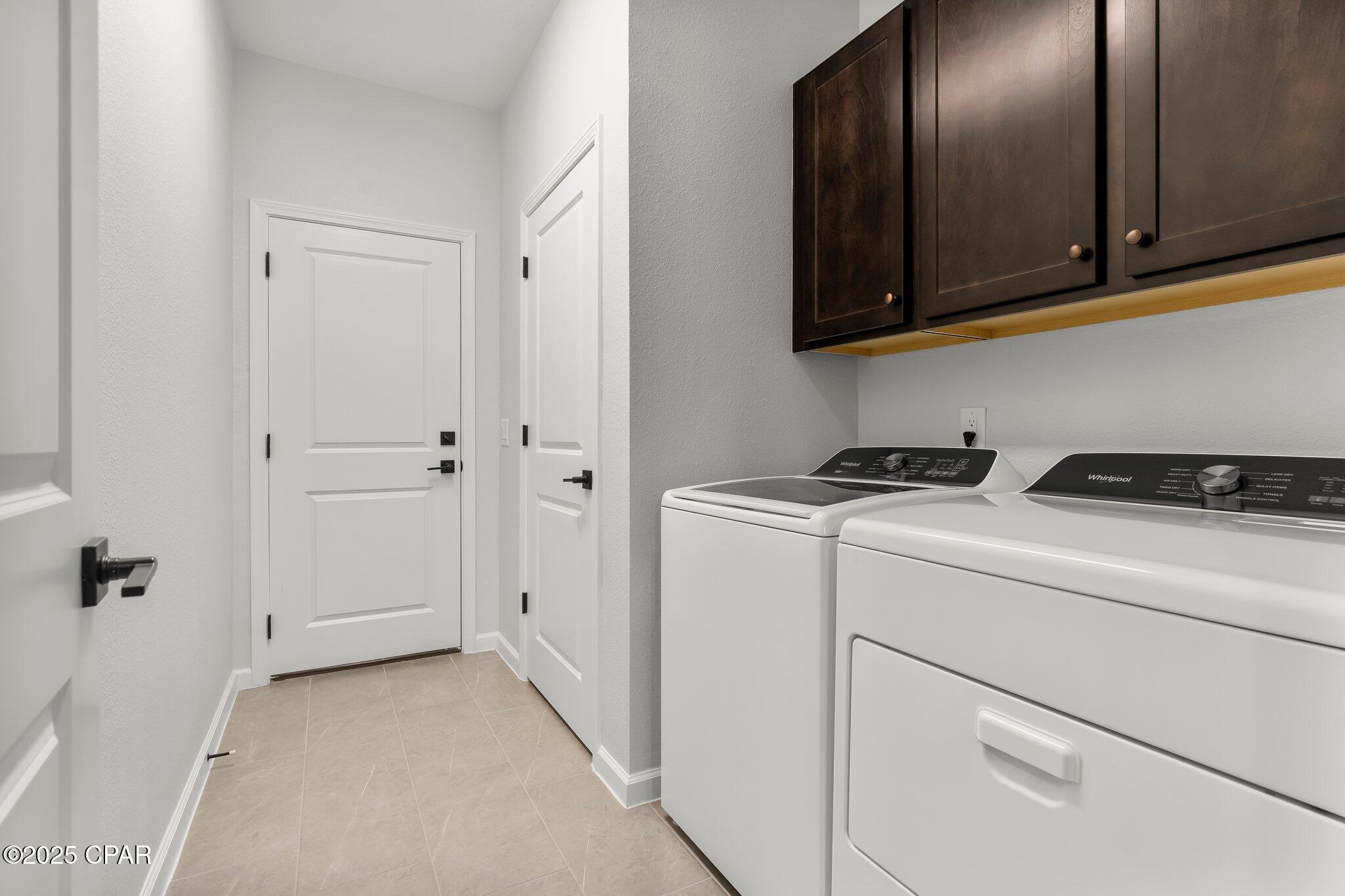 Image 27 For 8450 Dreams Float Court