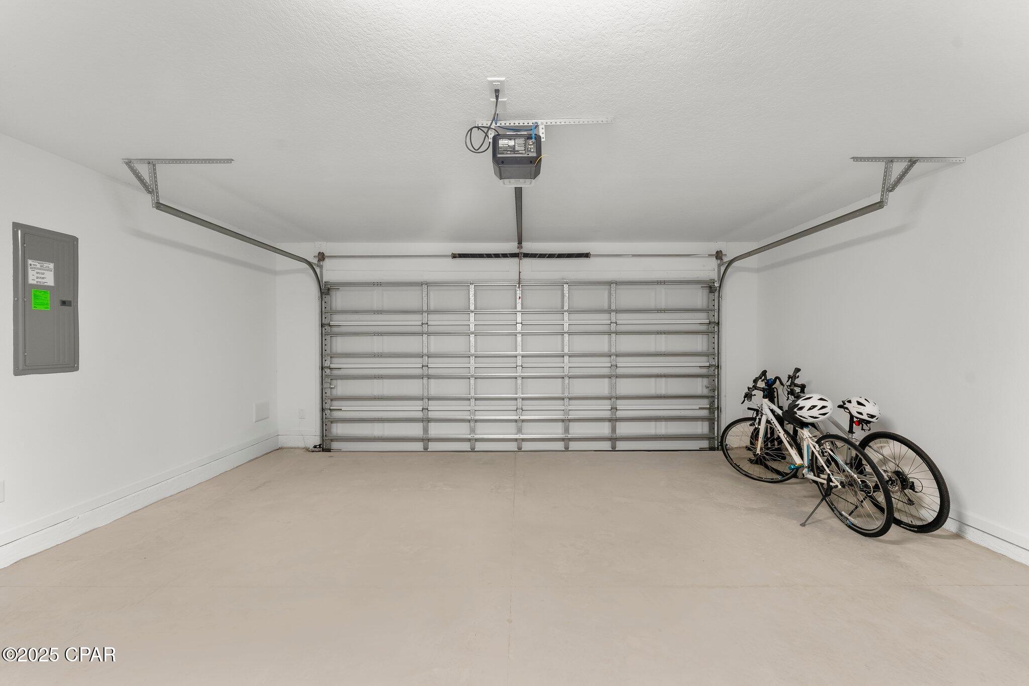 Image 28 For 8450 Dreams Float Court