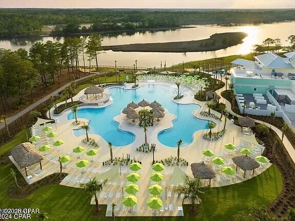 Image 46 For 8450 Dreams Float Court