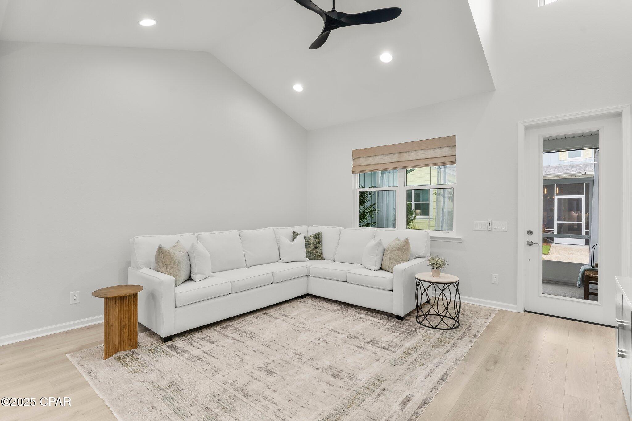 Image 6 For 8450 Dreams Float Court