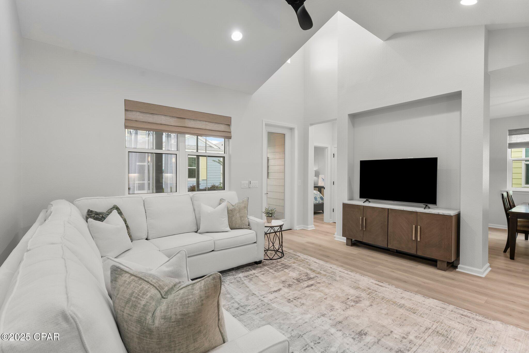 Image 7 For 8450 Dreams Float Court