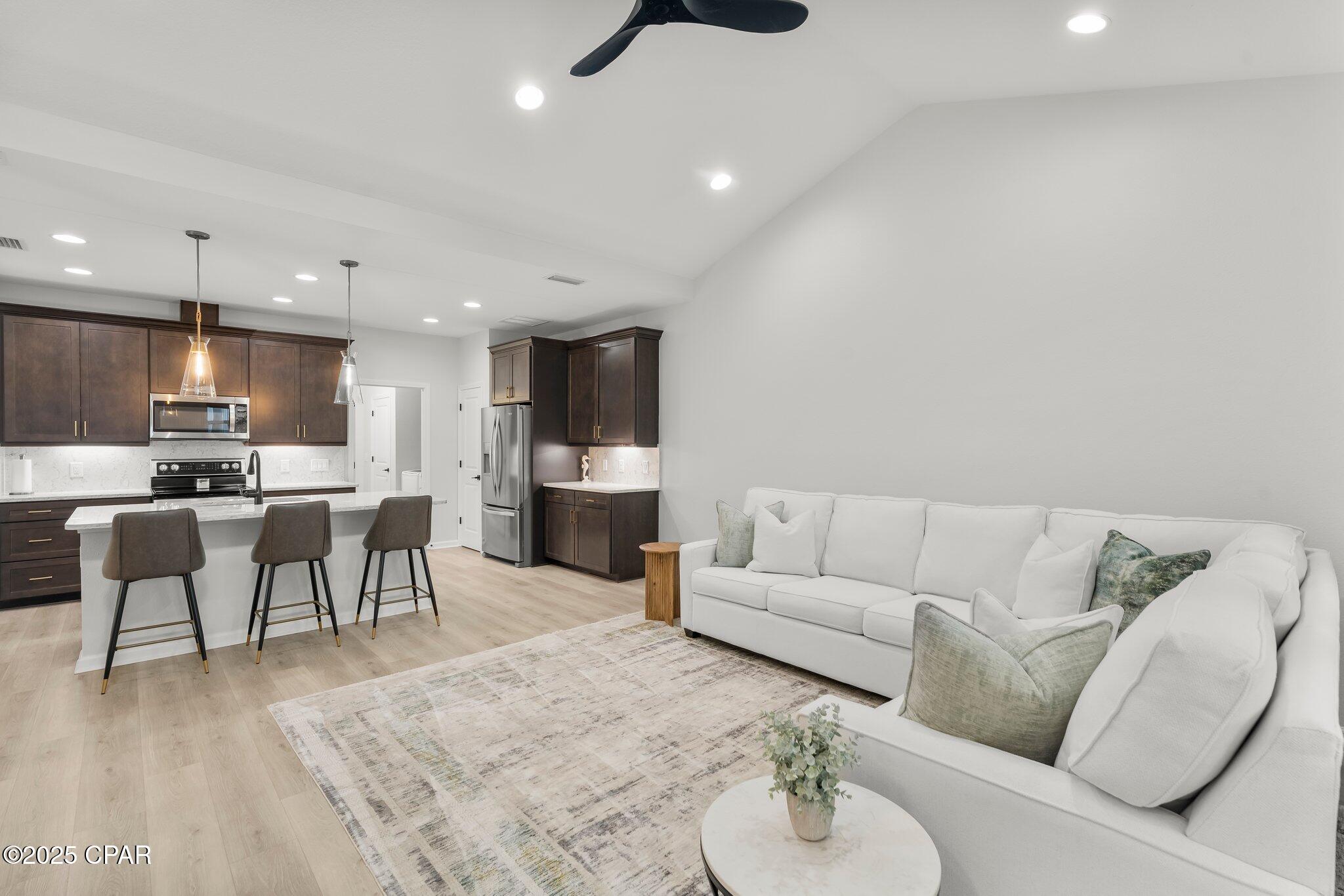 Image 9 For 8450 Dreams Float Court