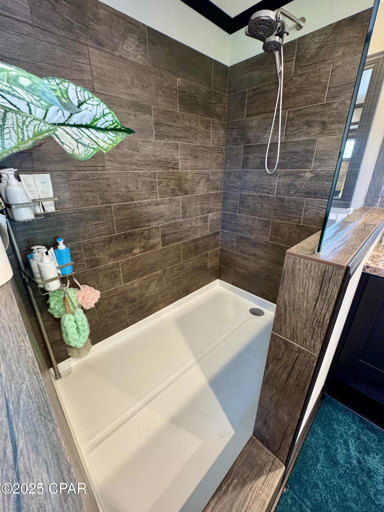 Image 21 For 7031 Hamilton Road