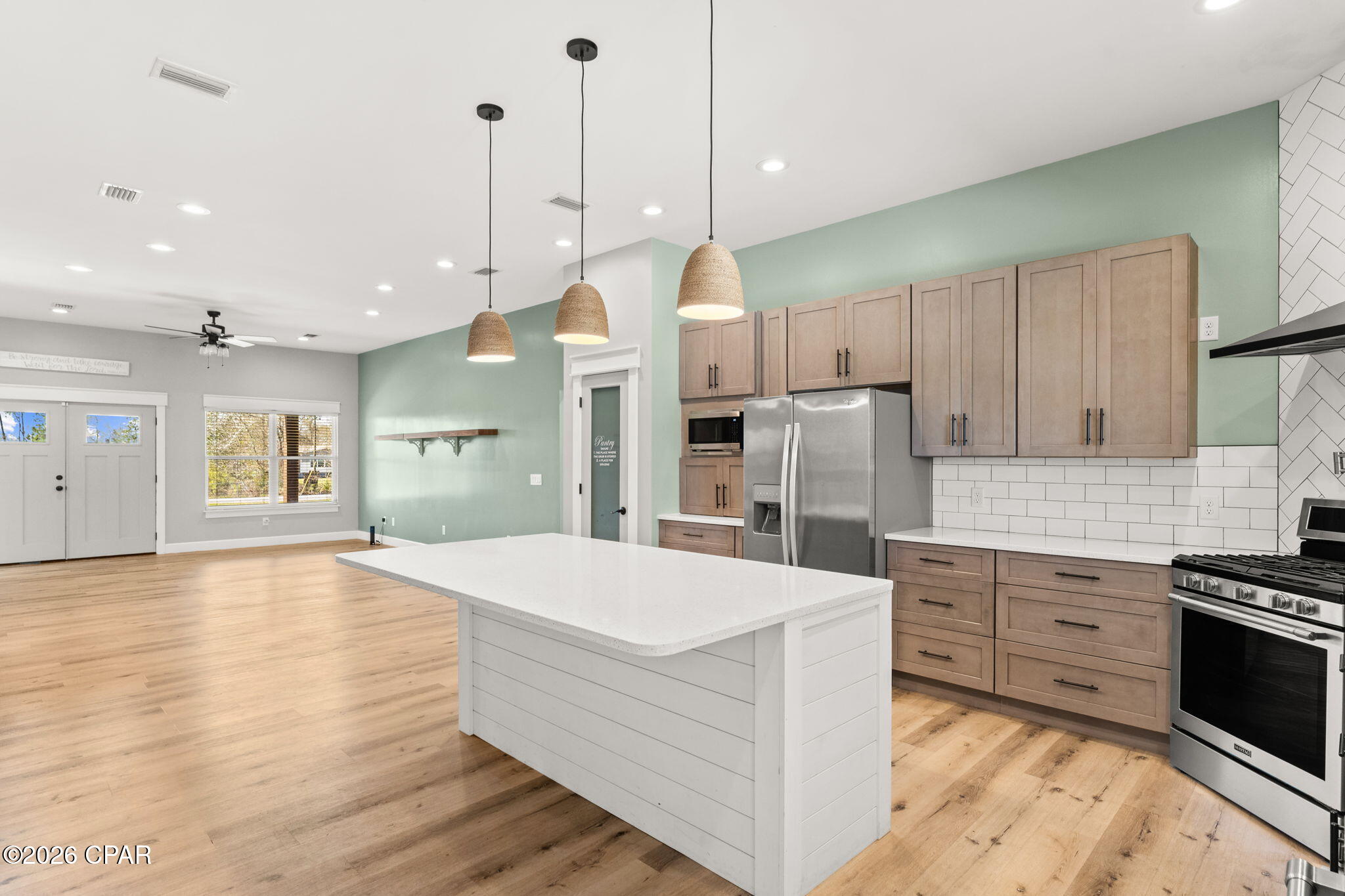 Listing photo id 10 for 5714 Maude Road