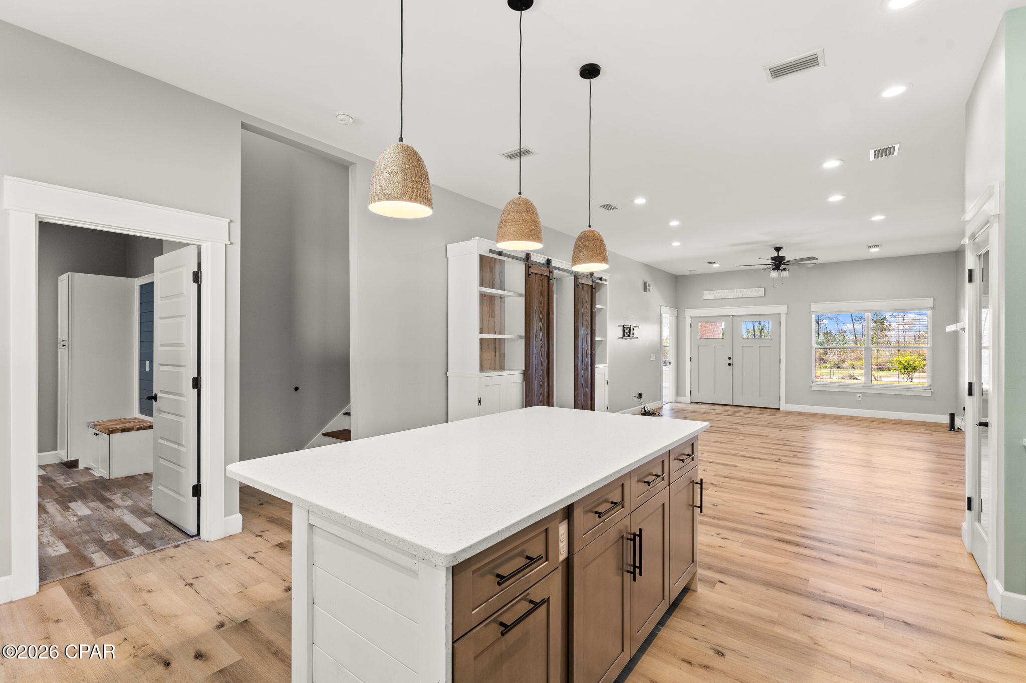 Listing photo id 11 for 5714 Maude Road