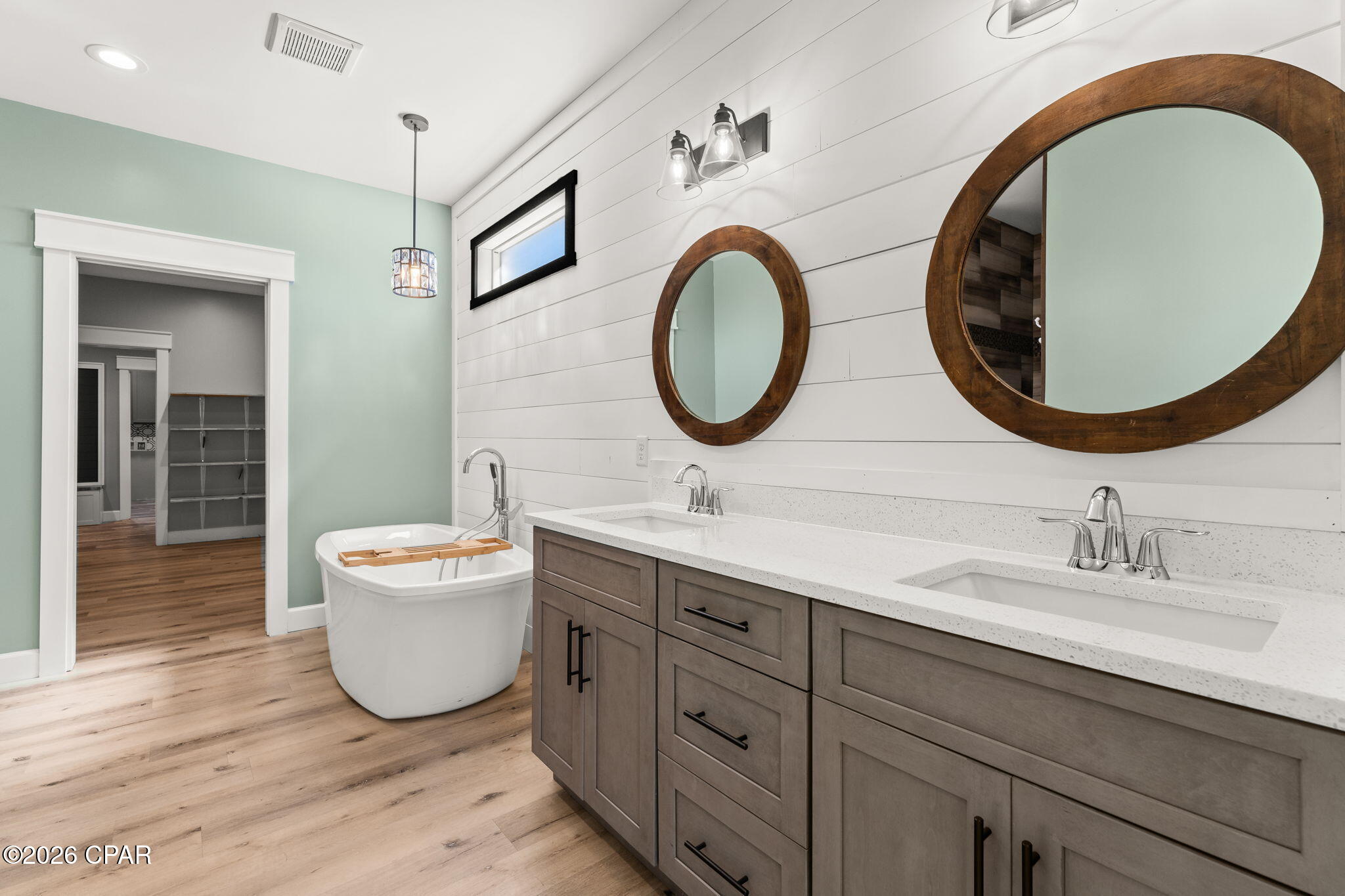 Listing photo id 21 for 5714 Maude Road