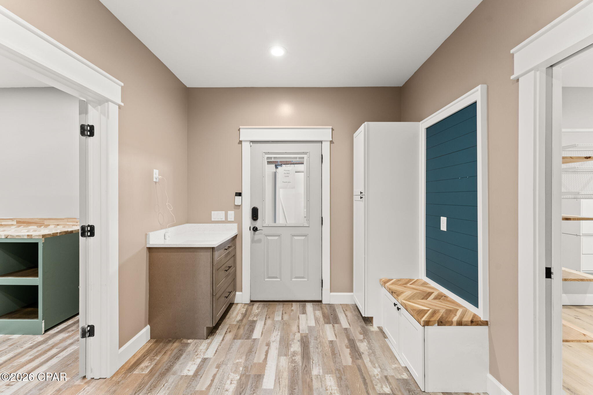 Listing photo id 27 for 5714 Maude Road