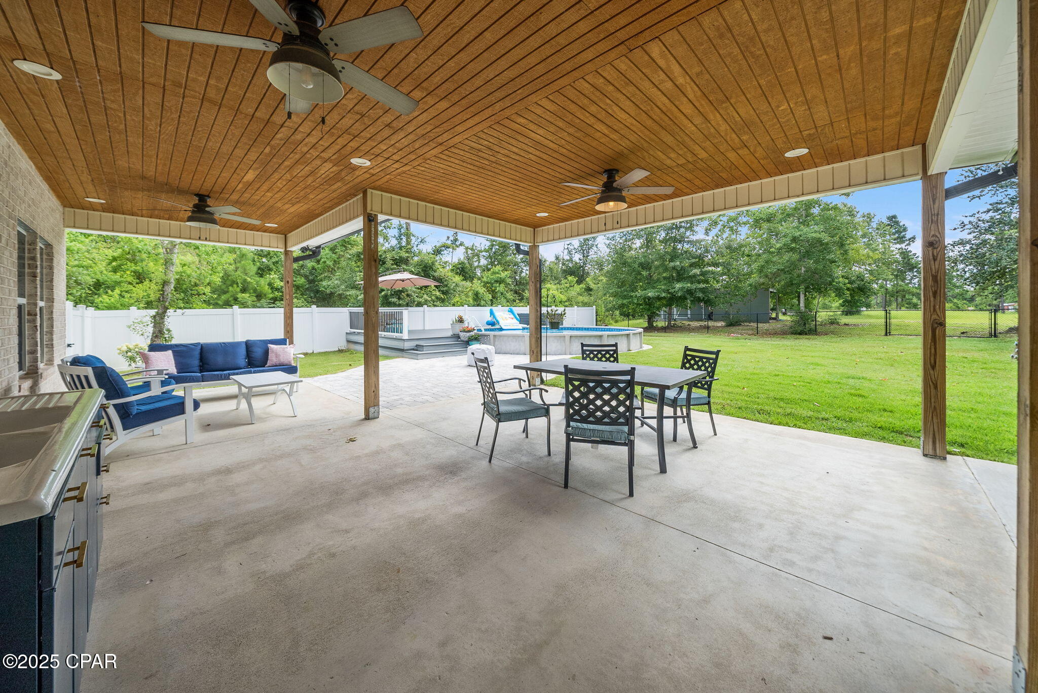 Listing photo id 37 for 5714 Maude Road