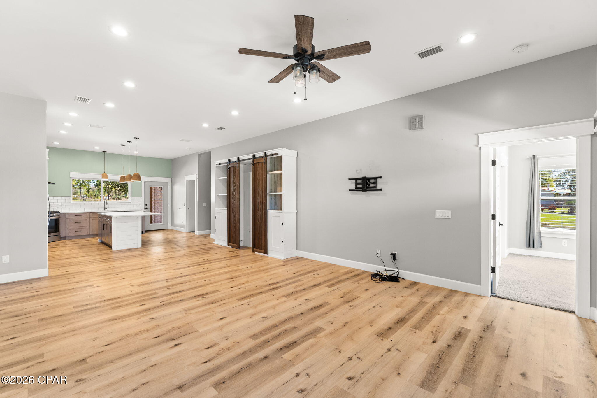 Listing photo id 4 for 5714 Maude Road