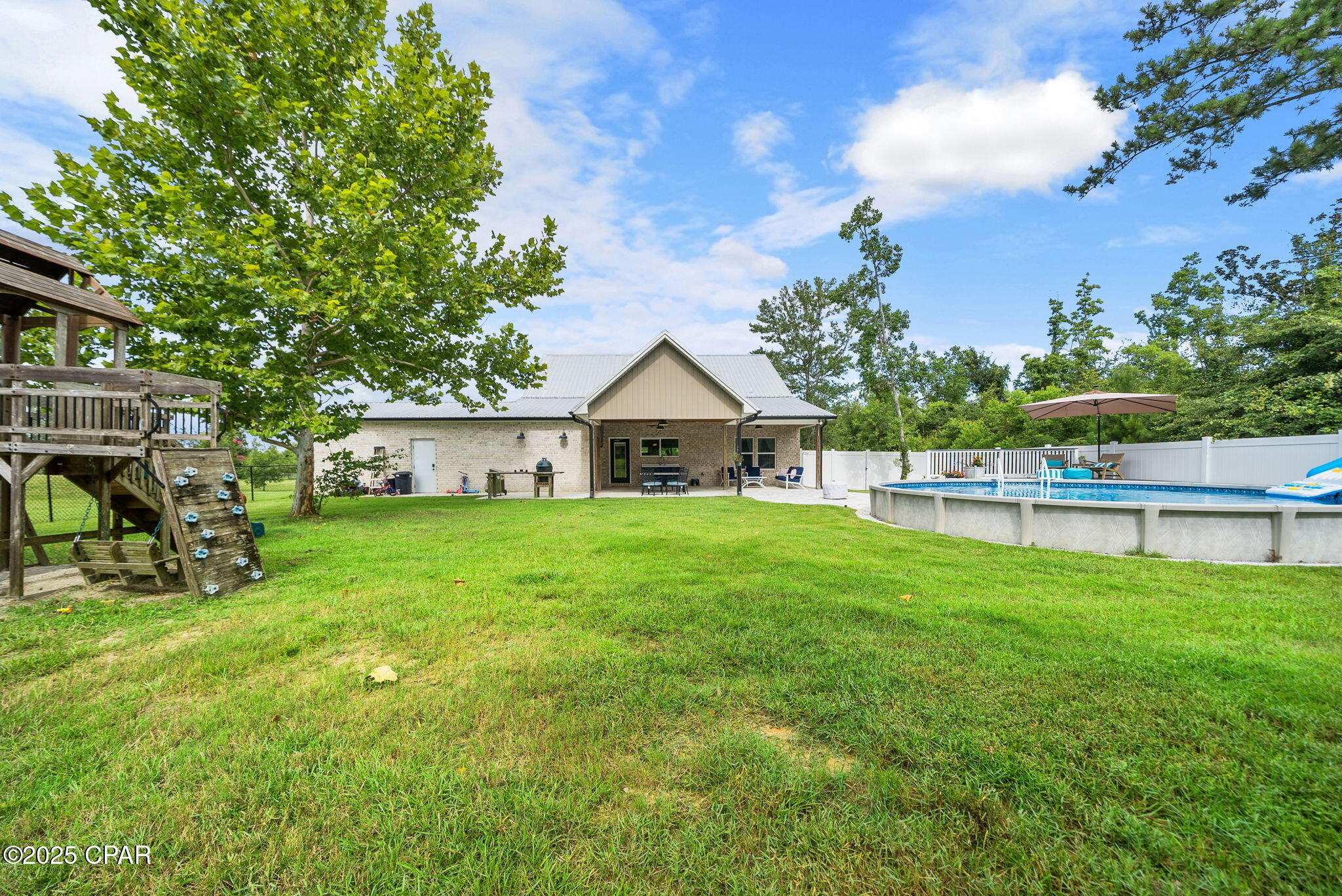 Listing photo id 46 for 5714 Maude Road