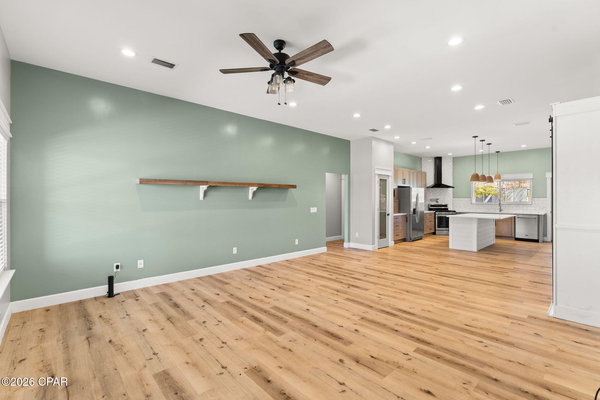 Listing photo id 5 for 5714 Maude Road