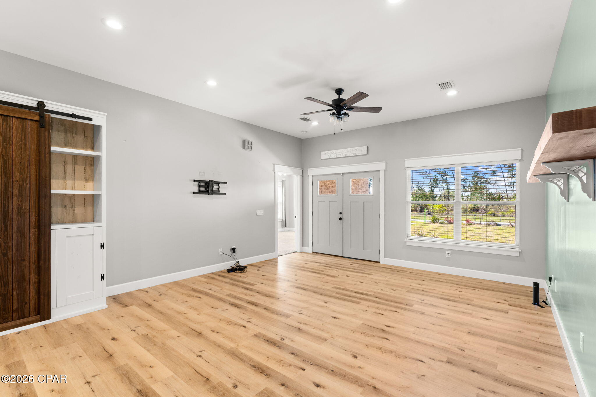 Listing photo id 6 for 5714 Maude Road