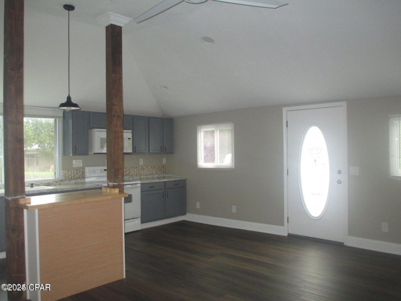 Image 11 For 3020 Selma Avenue