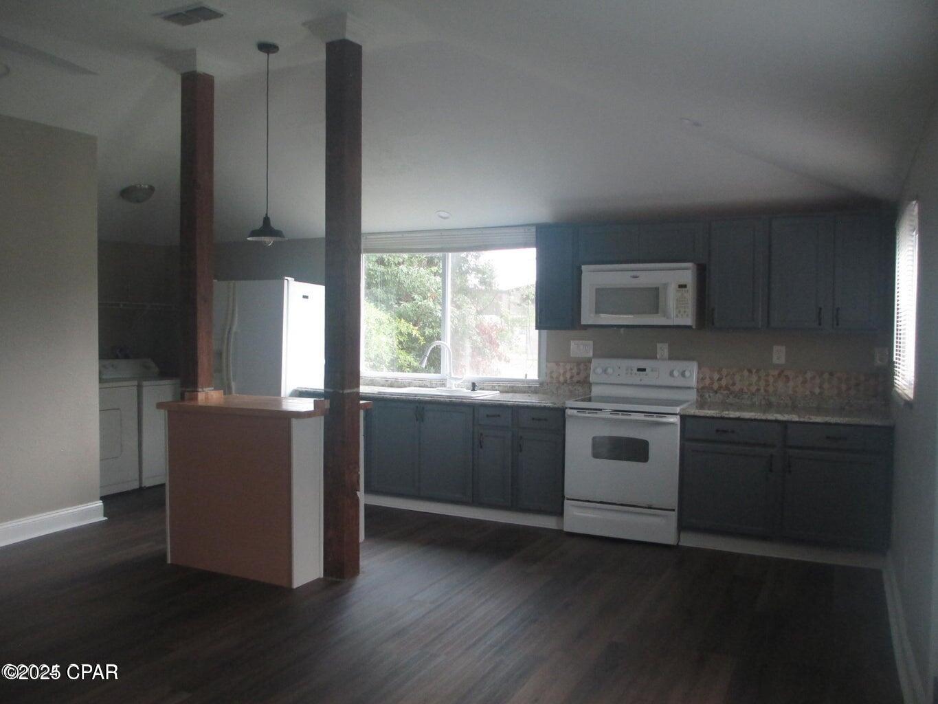 Image 2 For 3020 Selma Avenue