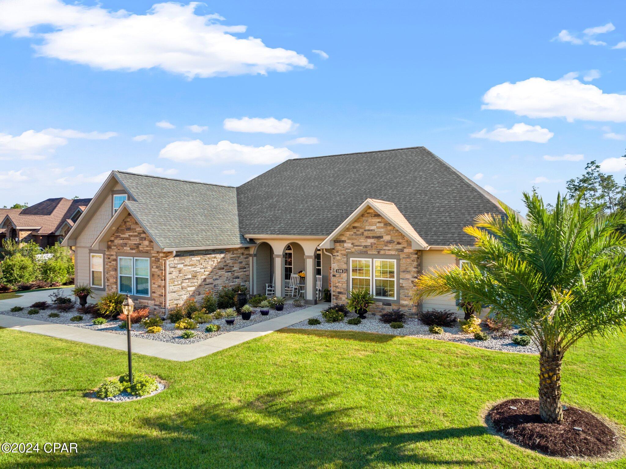Listing photo id 12 for 130 Lake Merial Boulevard
