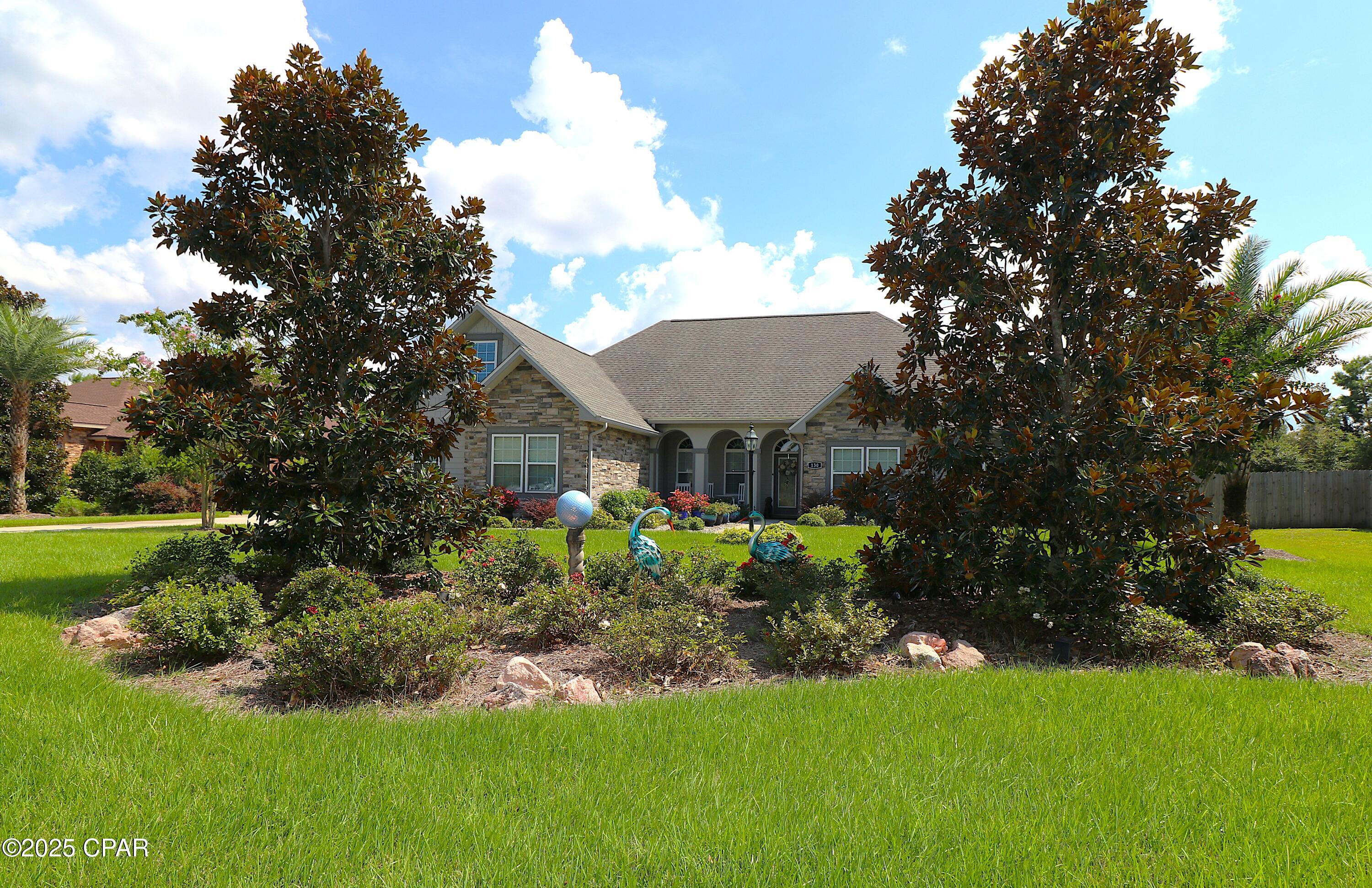 Listing photo id 15 for 130 Lake Merial Boulevard