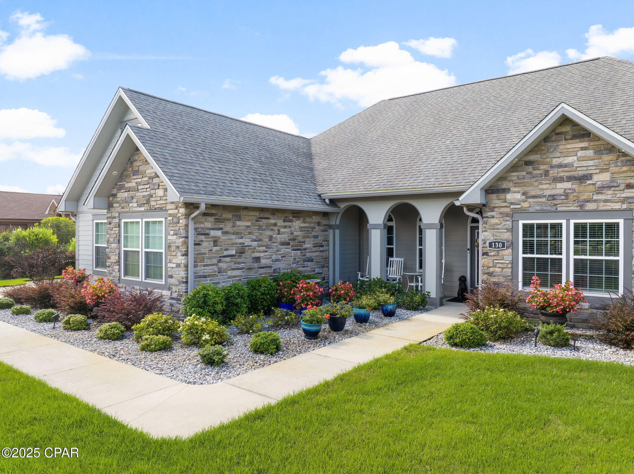 Listing photo id 3 for 130 Lake Merial Boulevard