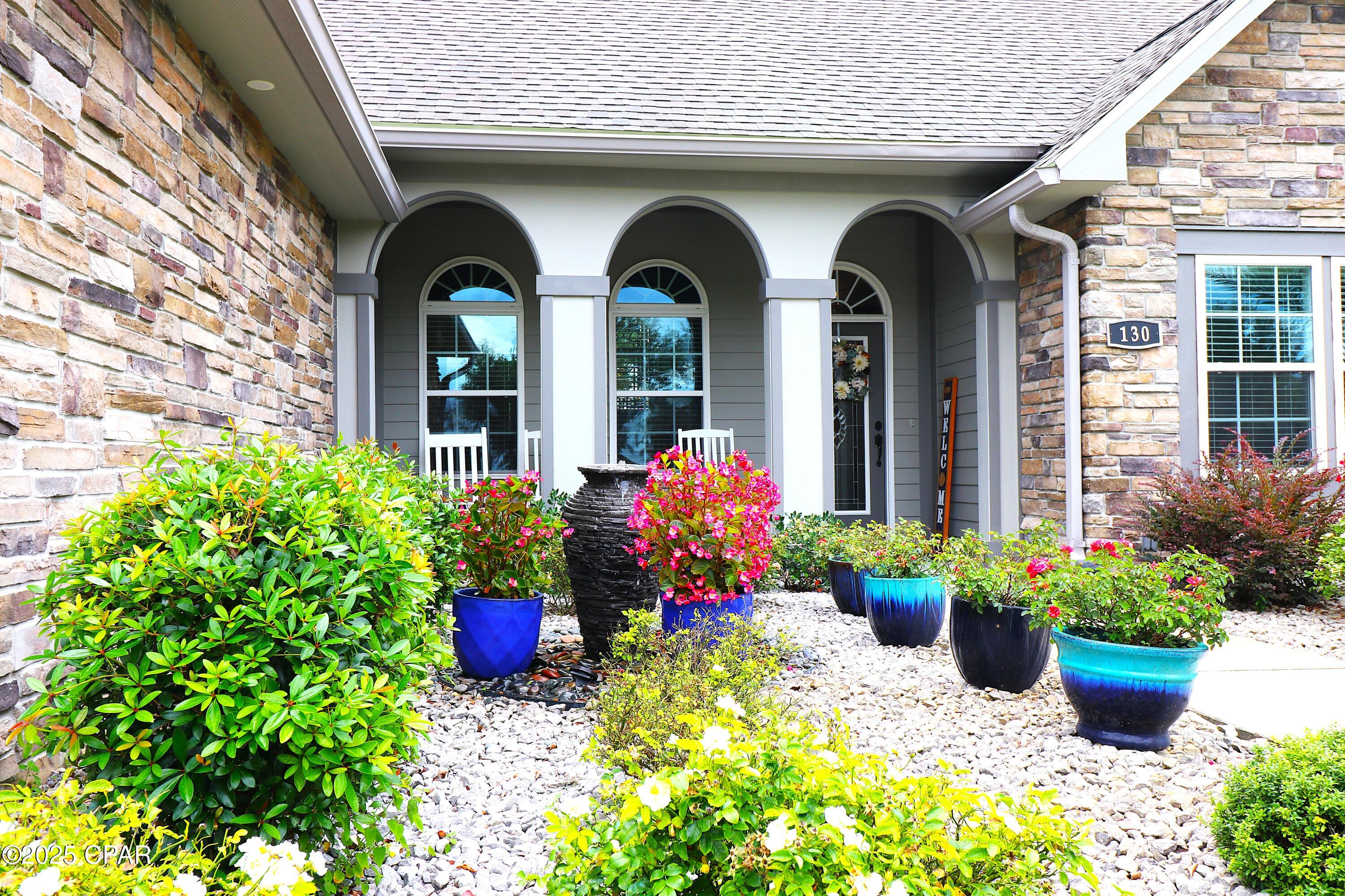 Listing photo id 7 for 130 Lake Merial Boulevard