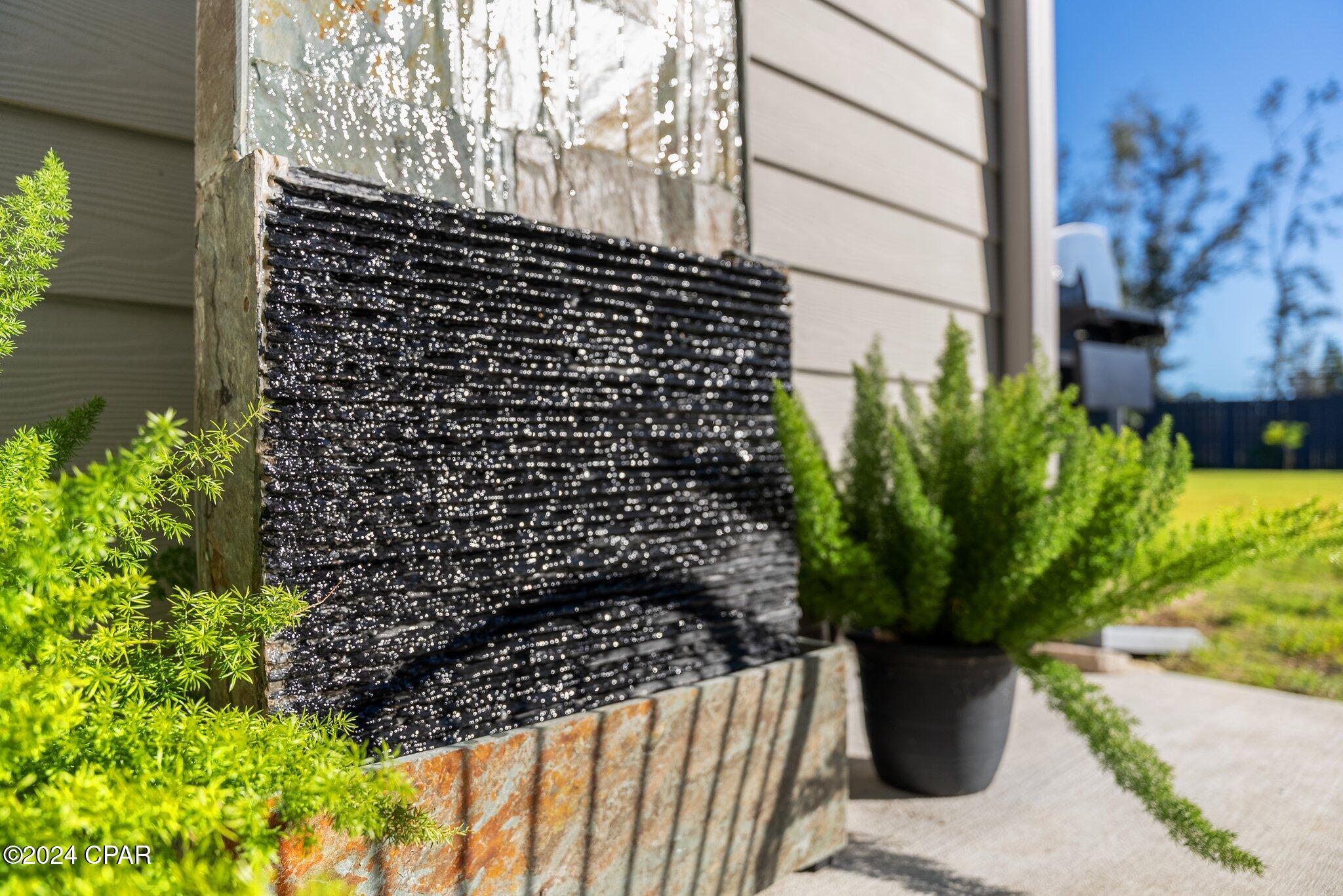 Listing photo id 9 for 130 Lake Merial Boulevard