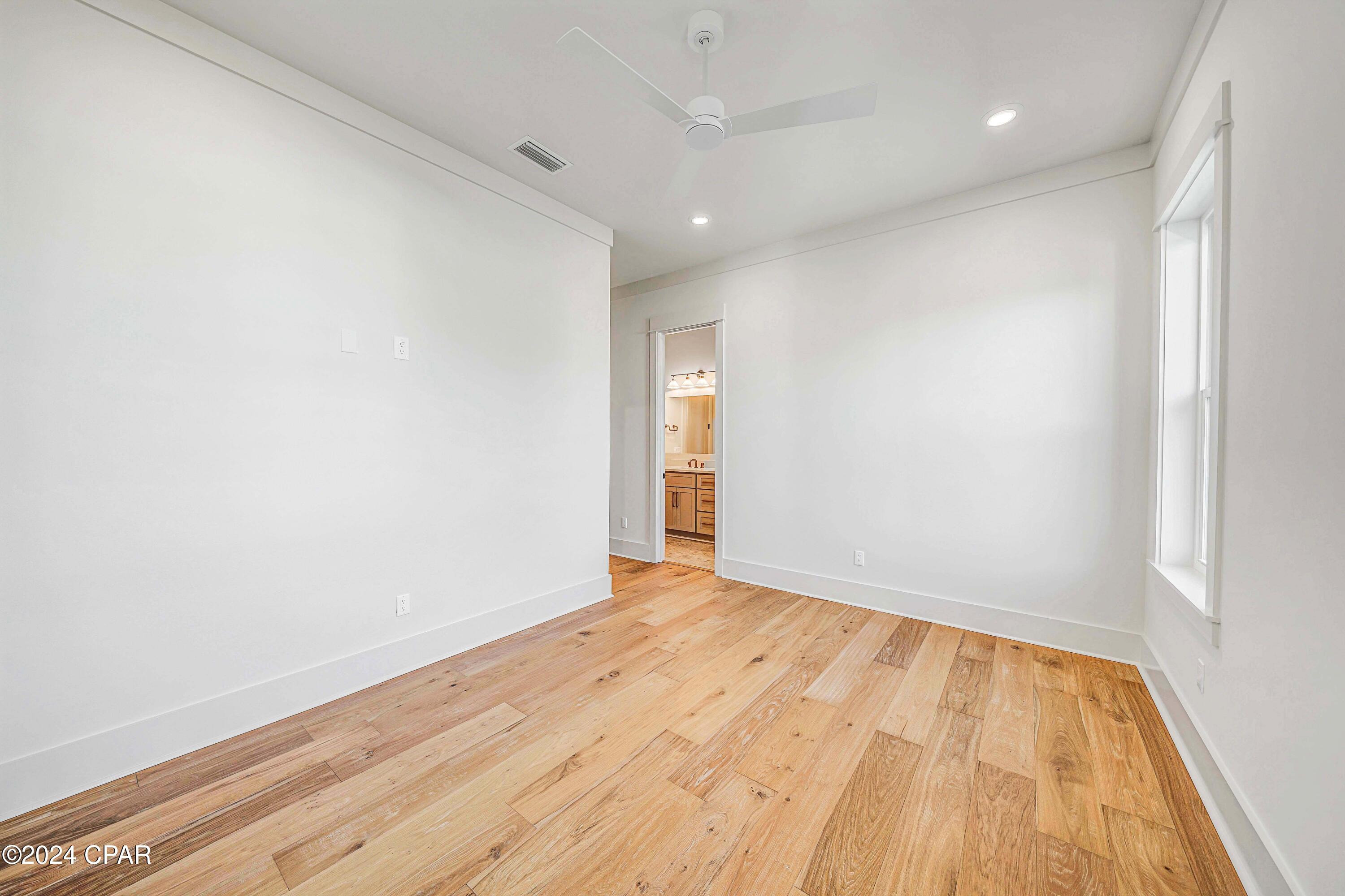 Listing photo id 51 for 6627 Lagoon Drive