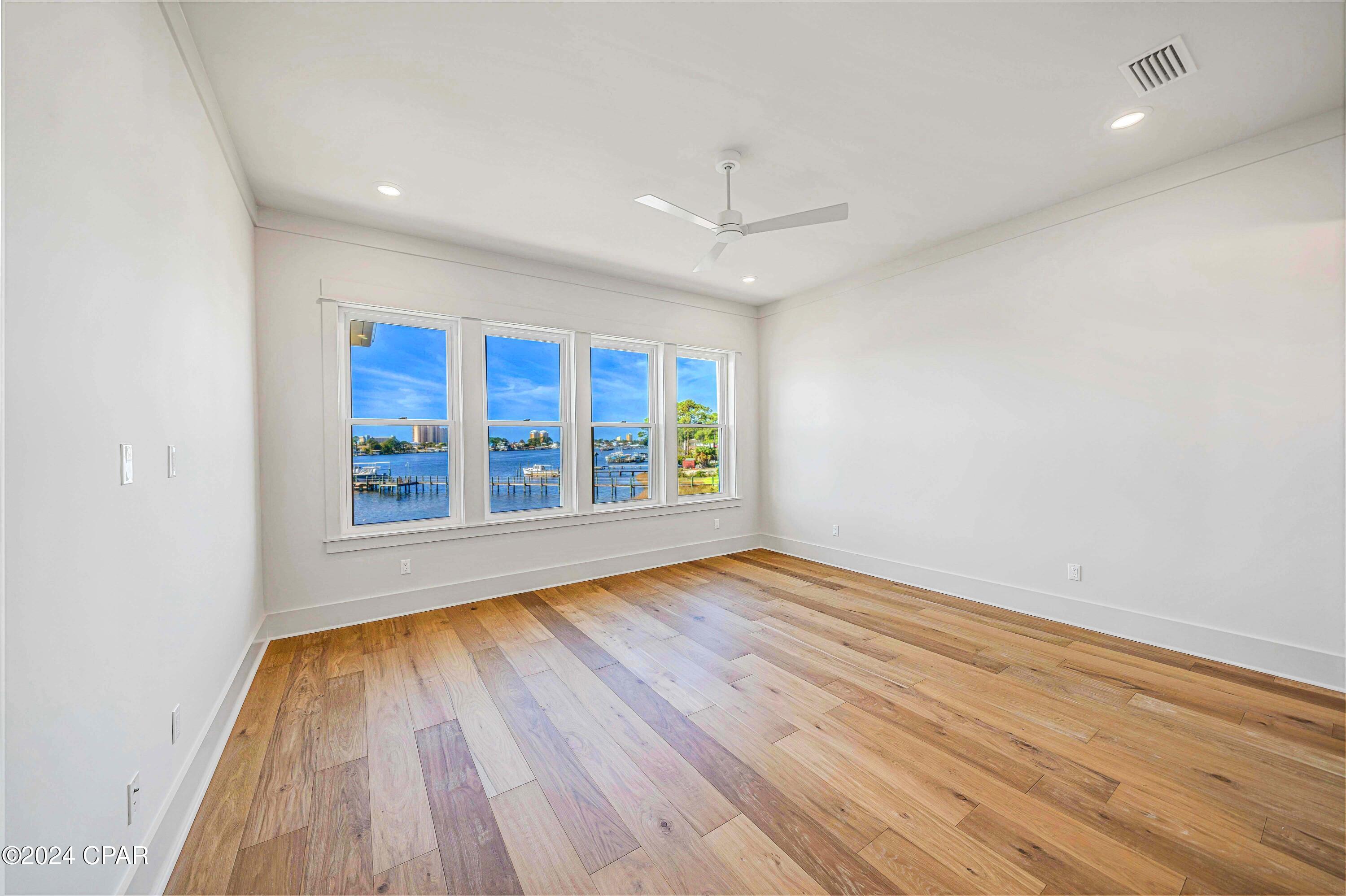 Listing photo id 68 for 6627 Lagoon Drive