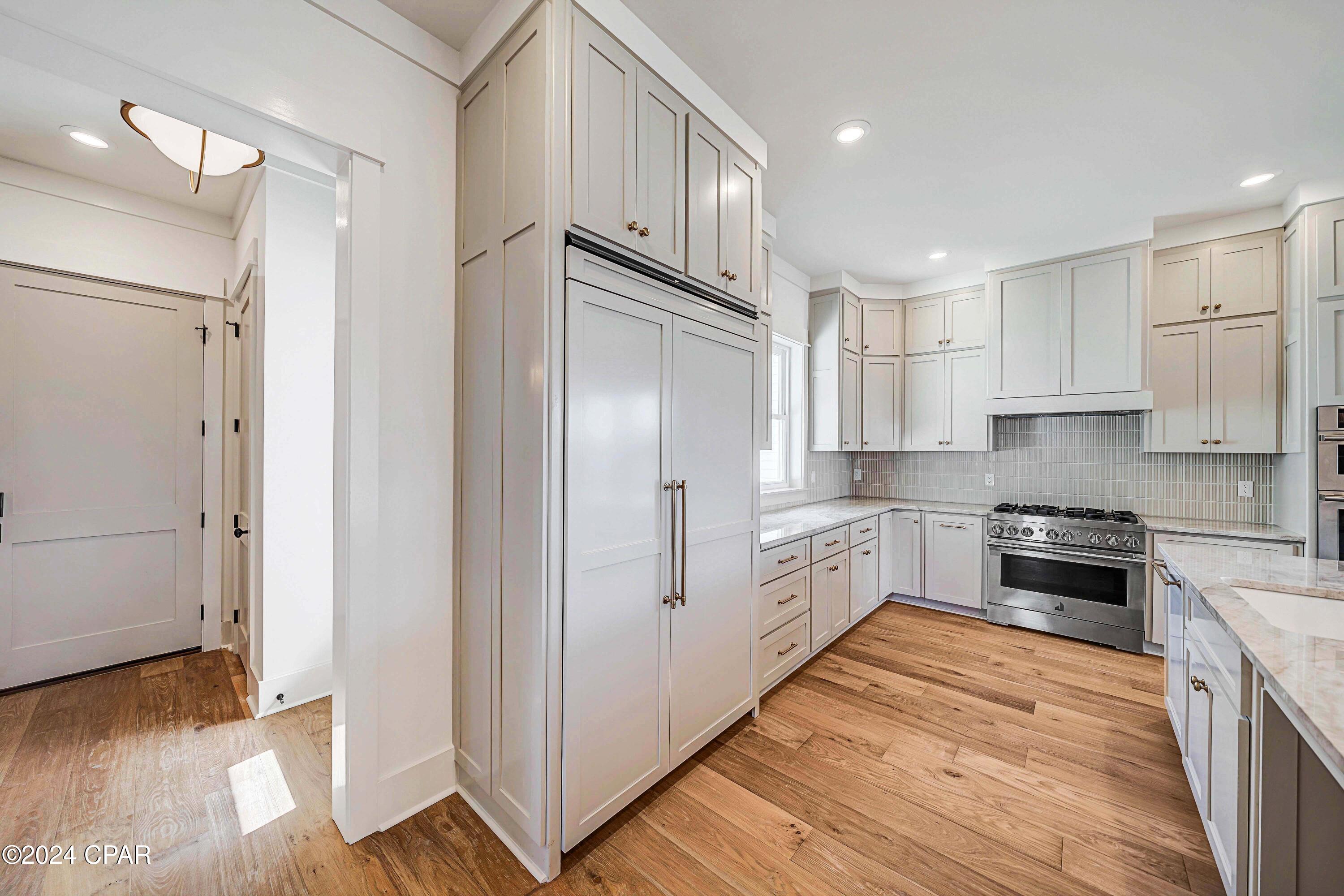 Listing photo id 9 for 6627 Lagoon Drive