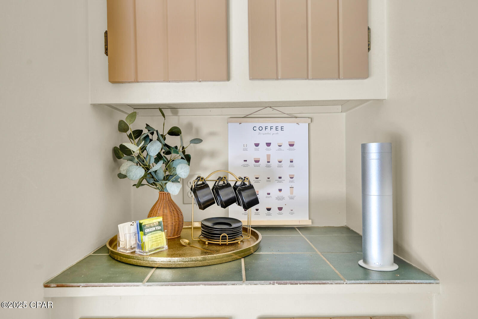 Image 15 For 672 Main Street