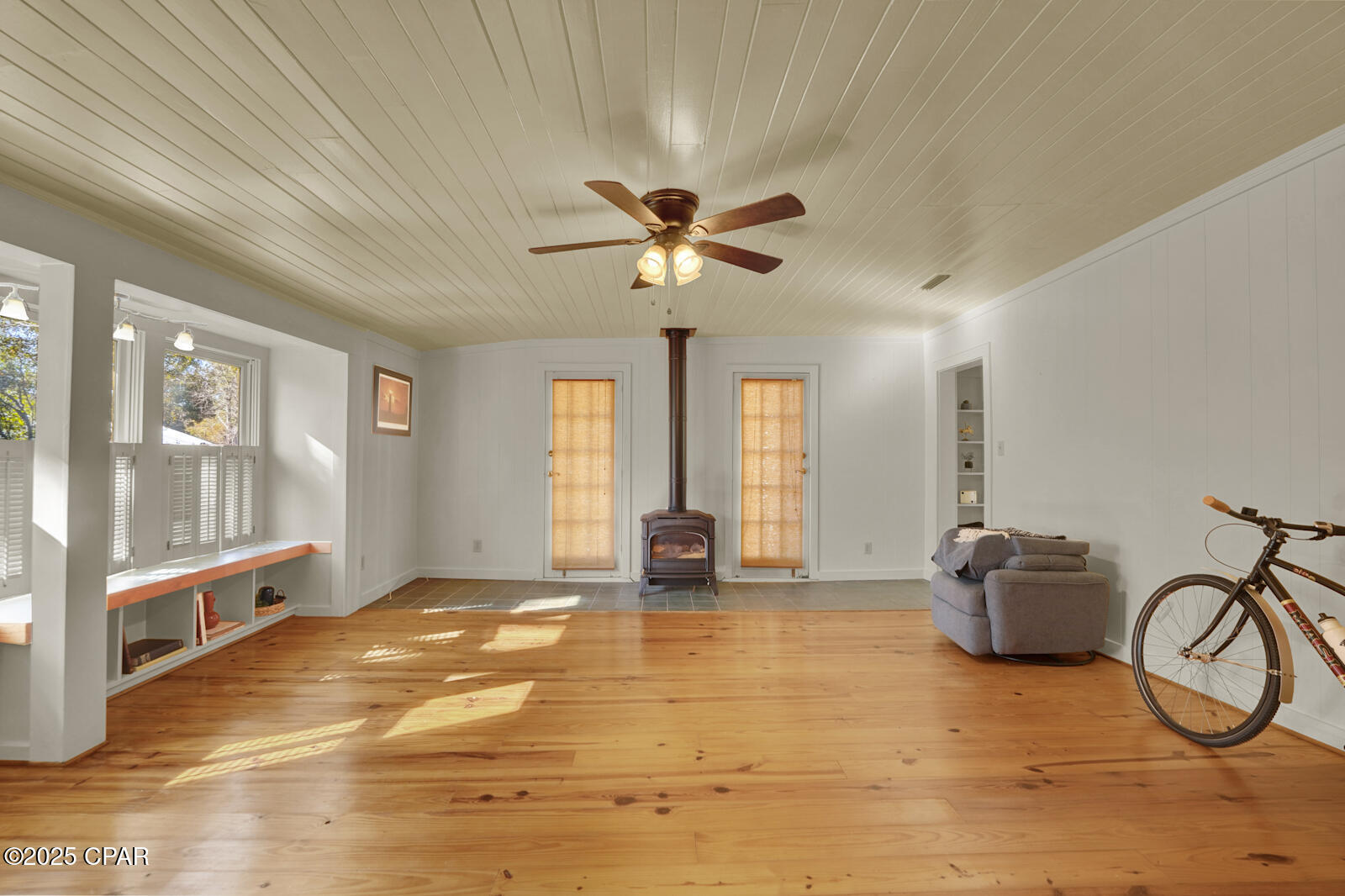 Image 34 For 672 Main Street