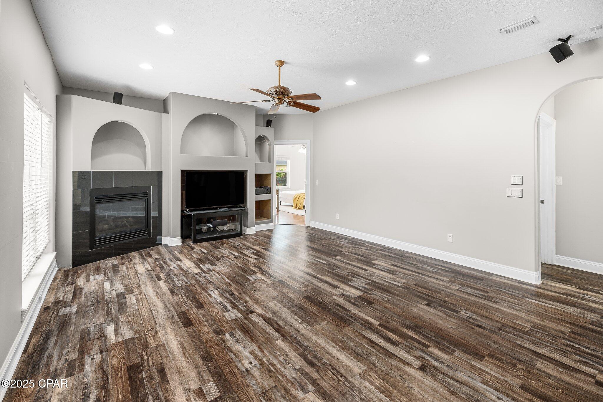 Image 37 For 203 Landings Drive