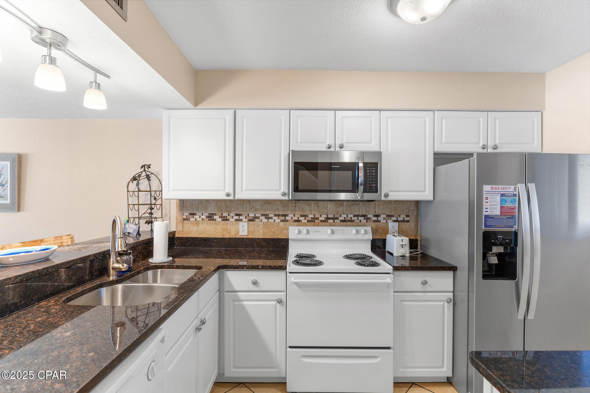 Image 10 For 21514 Front Beach Road