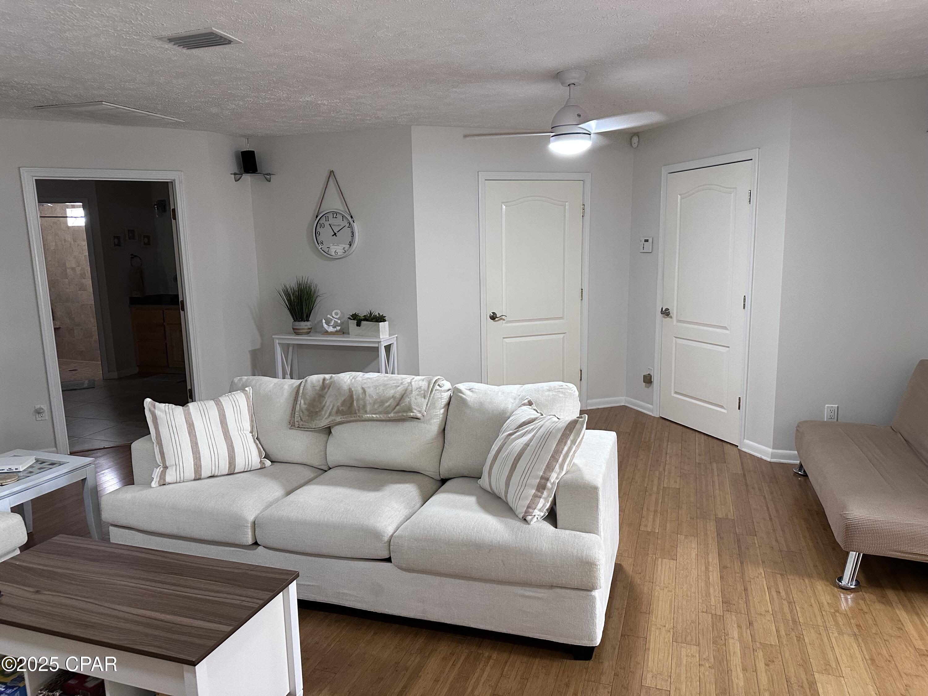 Image 15 For 5800 Pinetree Avenue