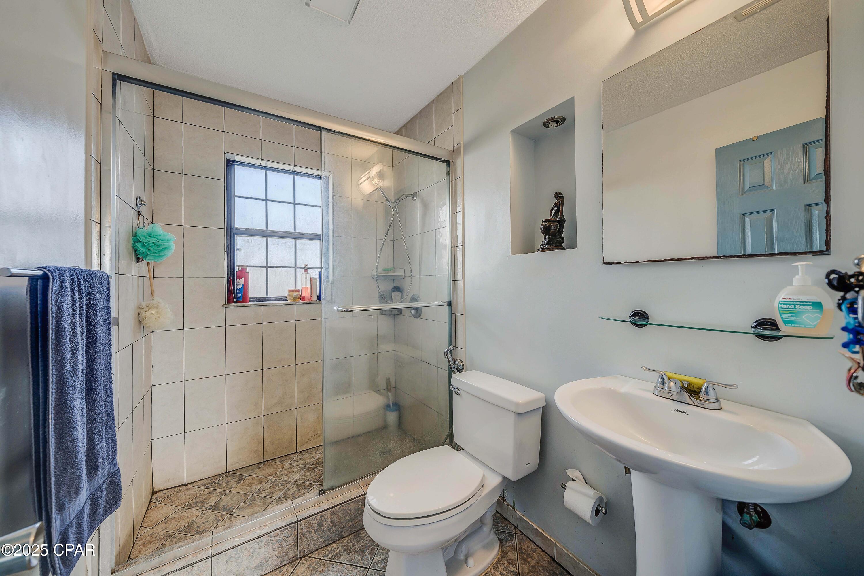 Image 16 For 922 East Avenue