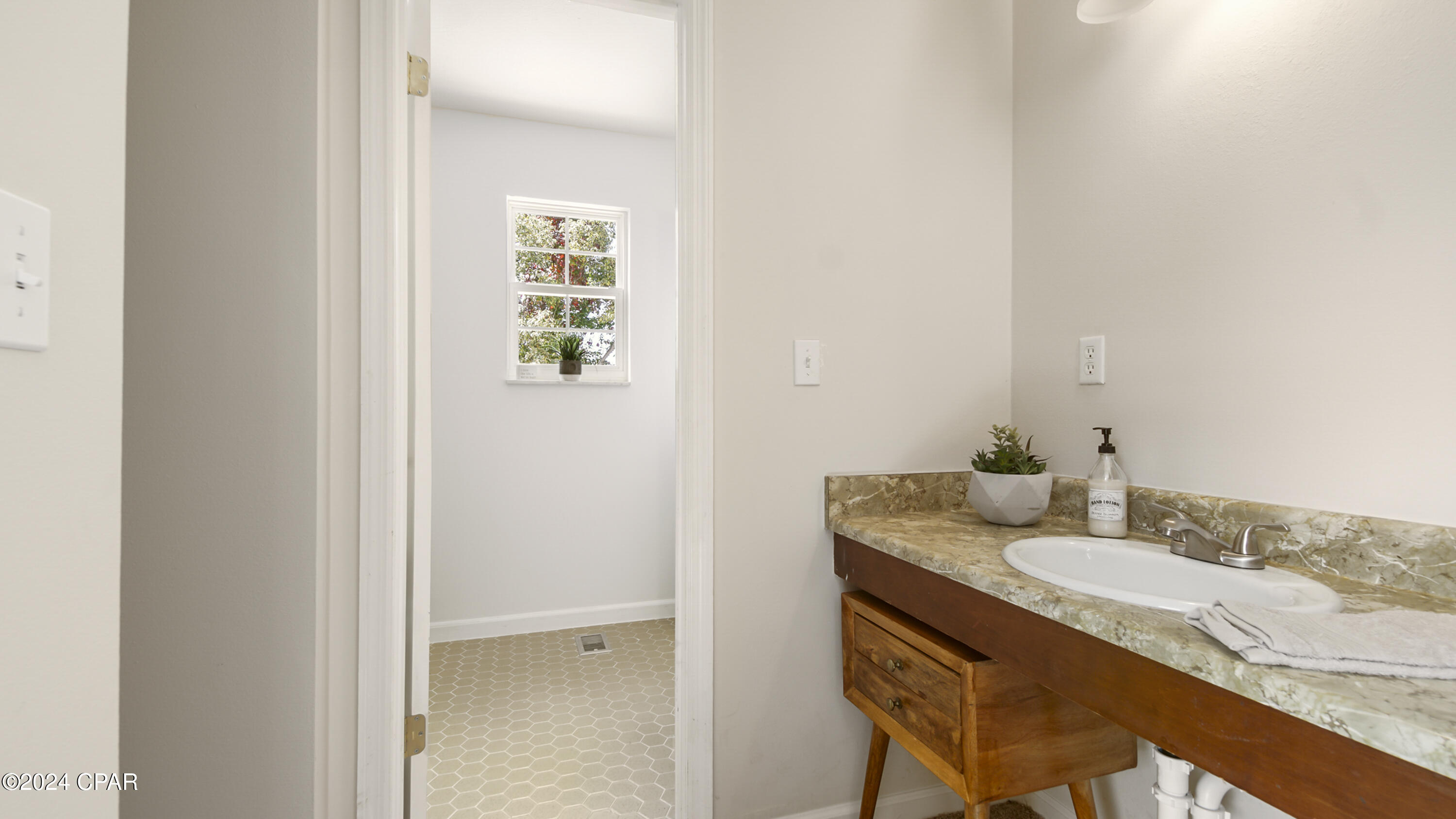 Image 25 For 3911 21st Place