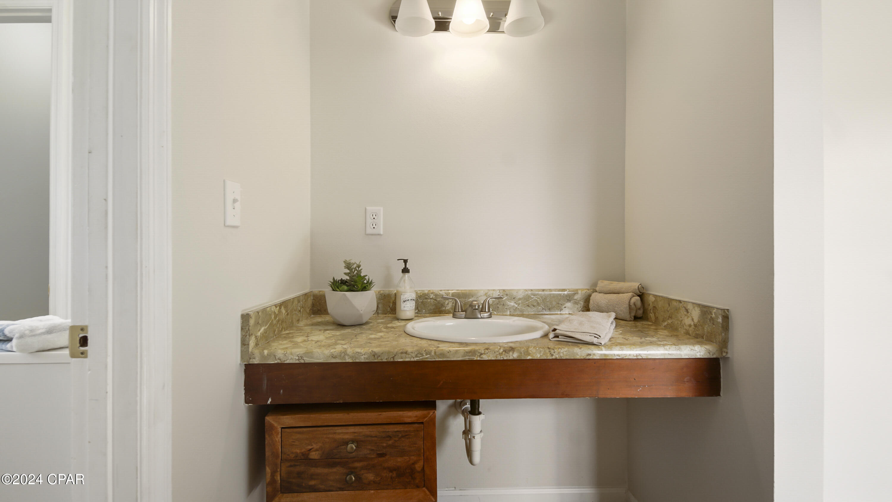 Image 26 For 3911 21st Place