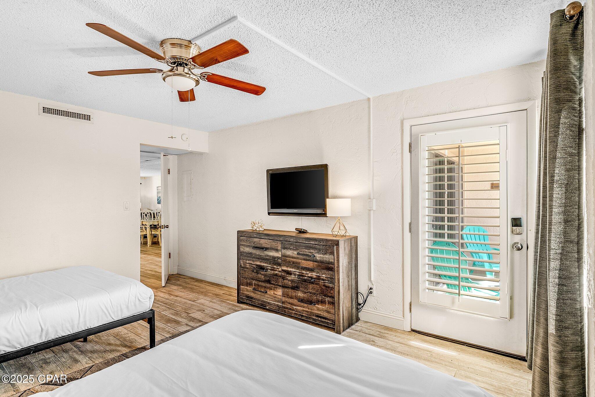 Image 18 For 8727 Thomas Drive C36