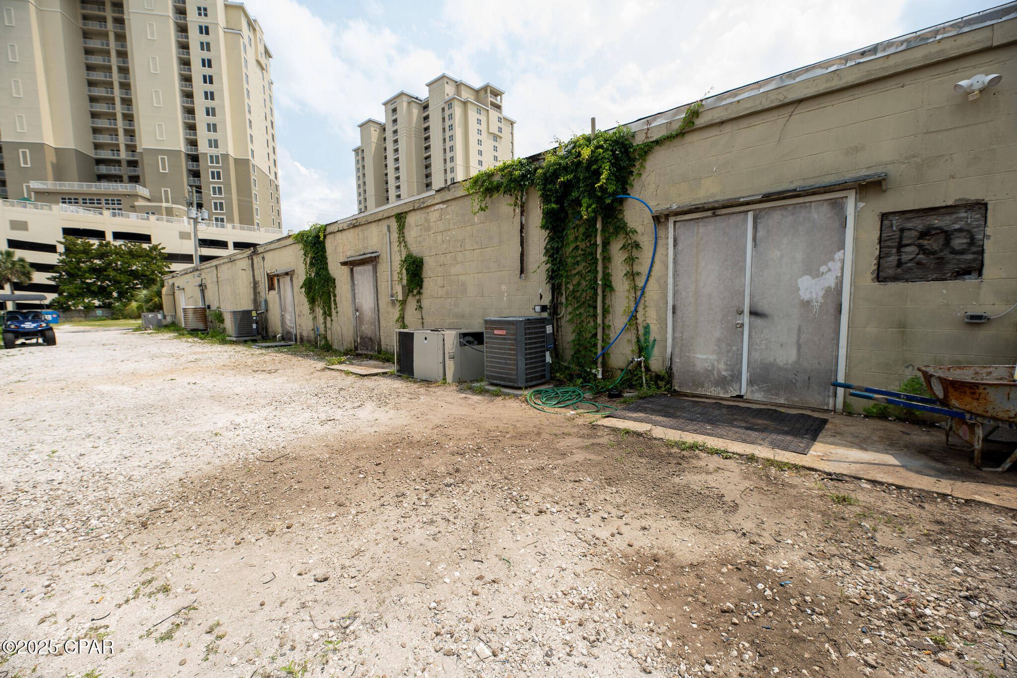 Listing photo id 12 for 11832 Front Beach Road