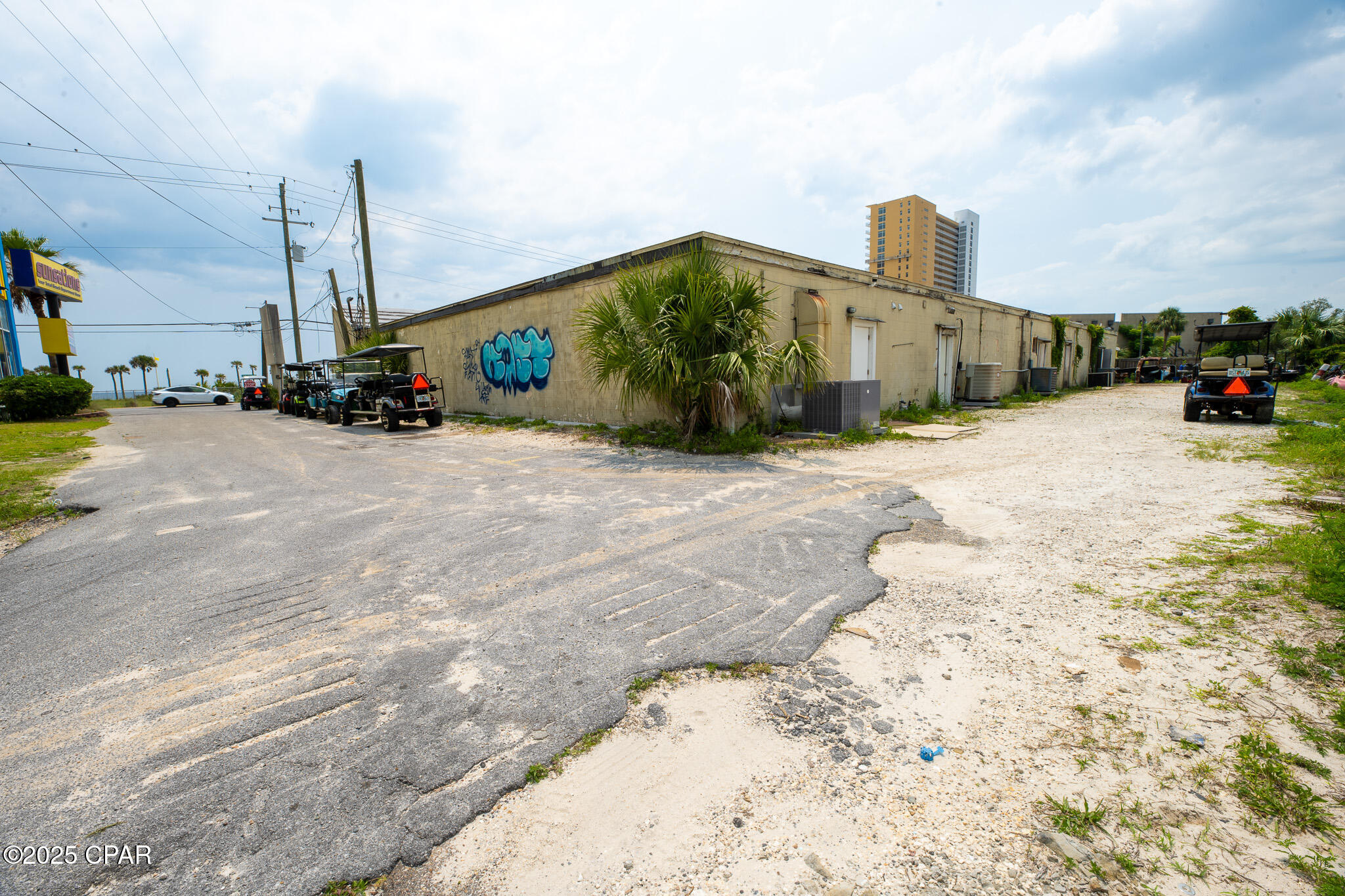 Listing photo id 13 for 11832 Front Beach Road