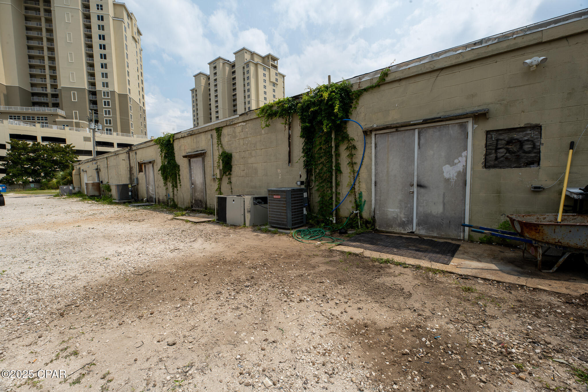 Listing photo id 21 for 11832 Front Beach Road