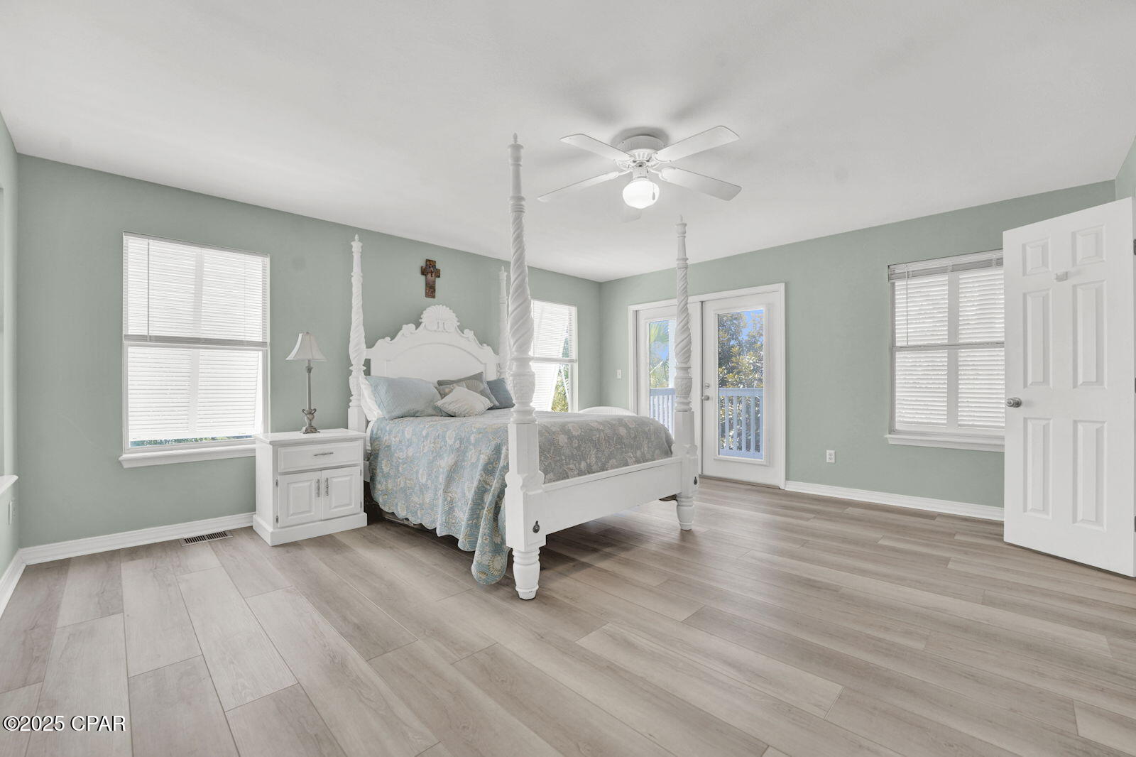 Image 26 For 93 Beachfront Trail