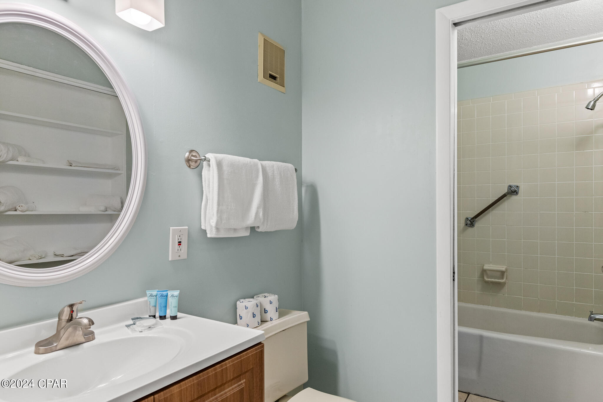 Image 7 For 8743 Thomas Drive 1224