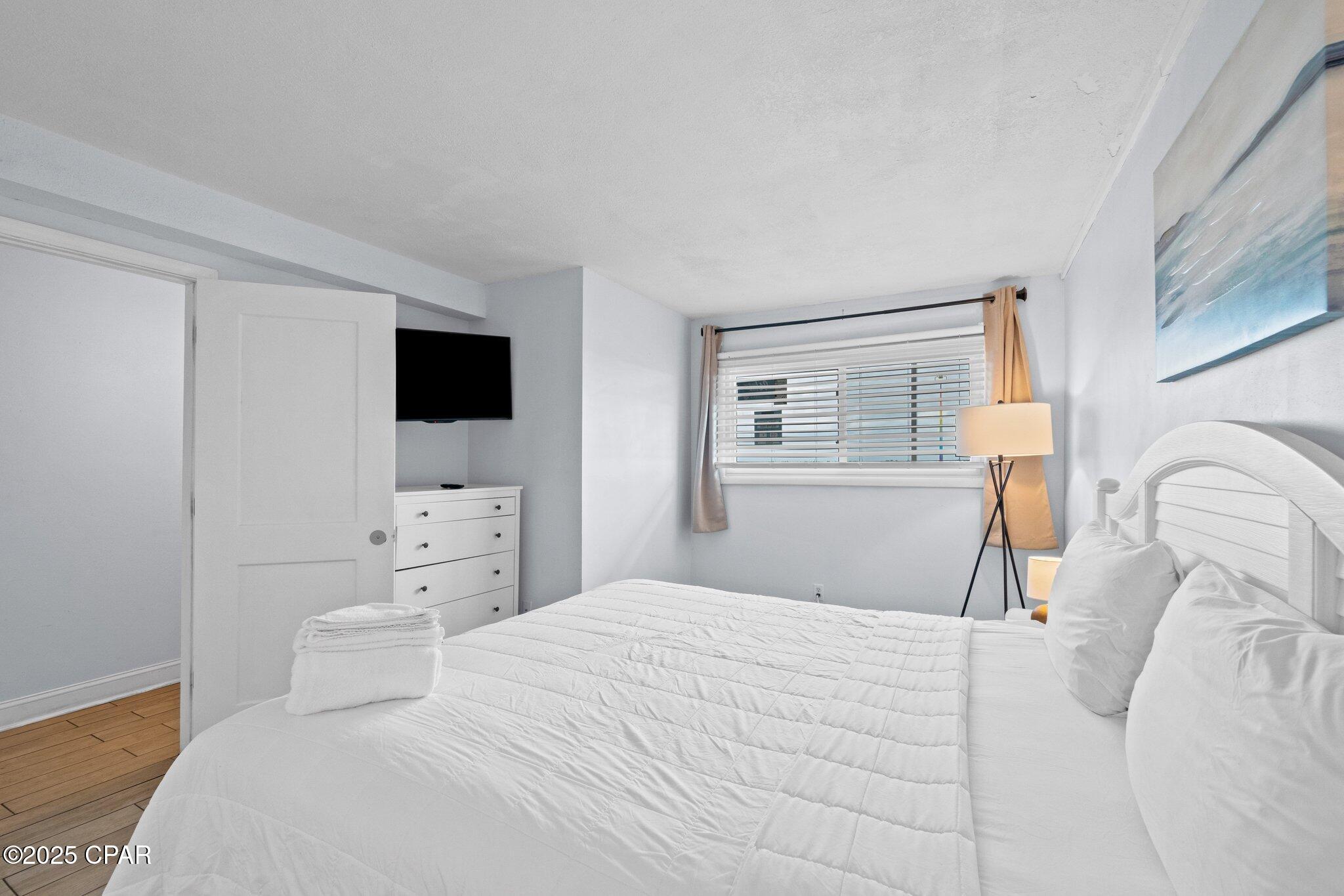 Image 13 For 8743 Thomas Drive 1211