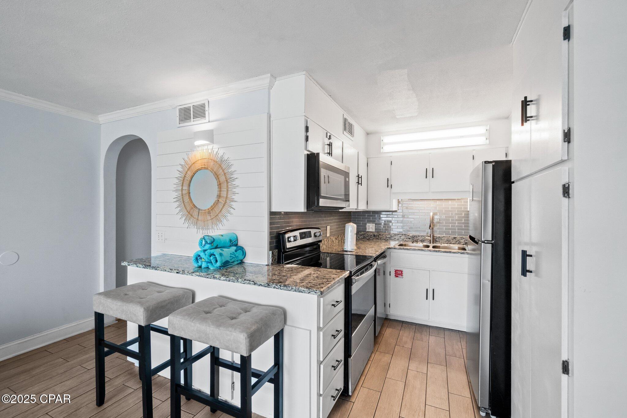 Image 7 For 8743 Thomas Drive 1211