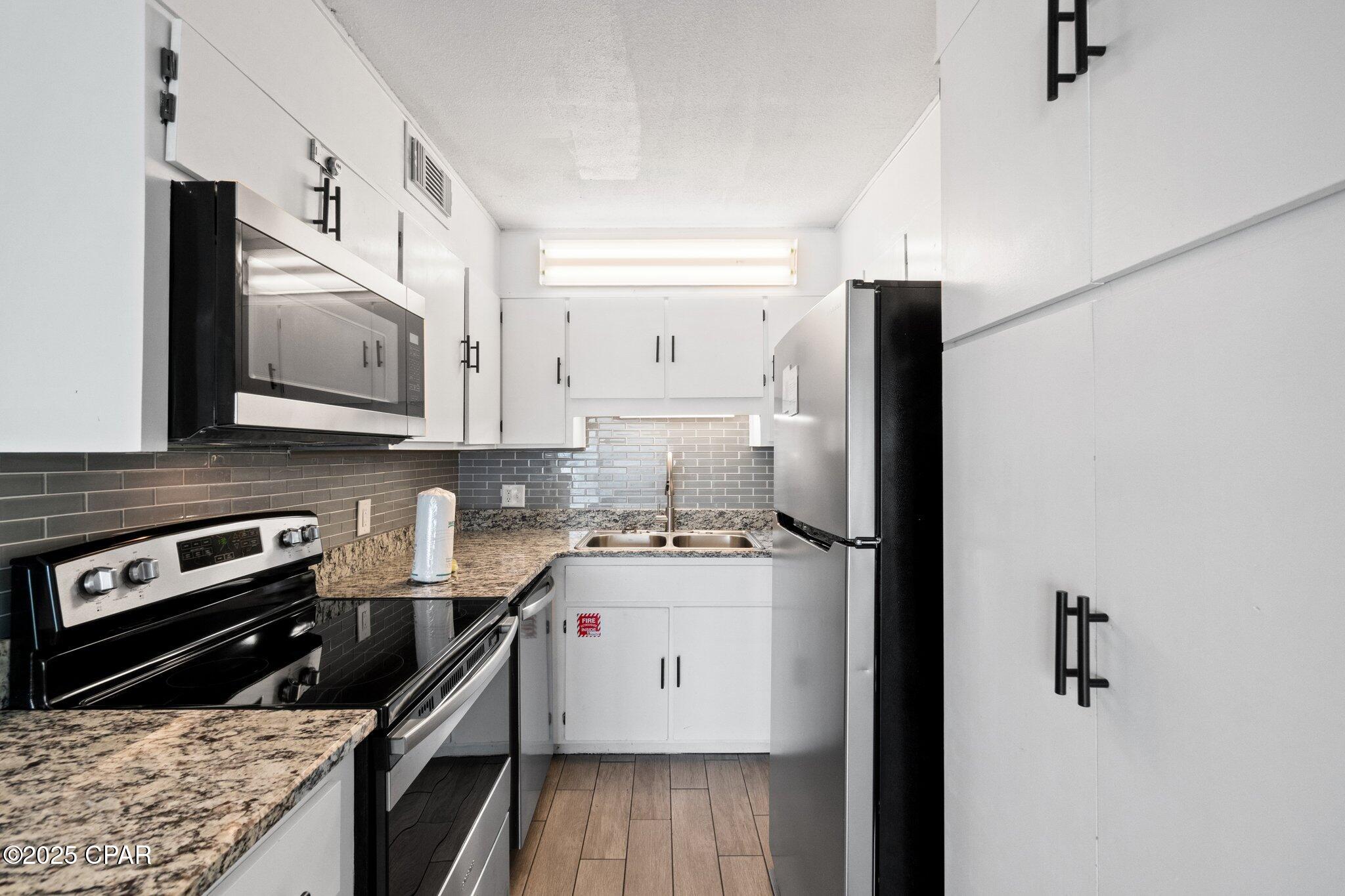 Image 8 For 8743 Thomas Drive 1211