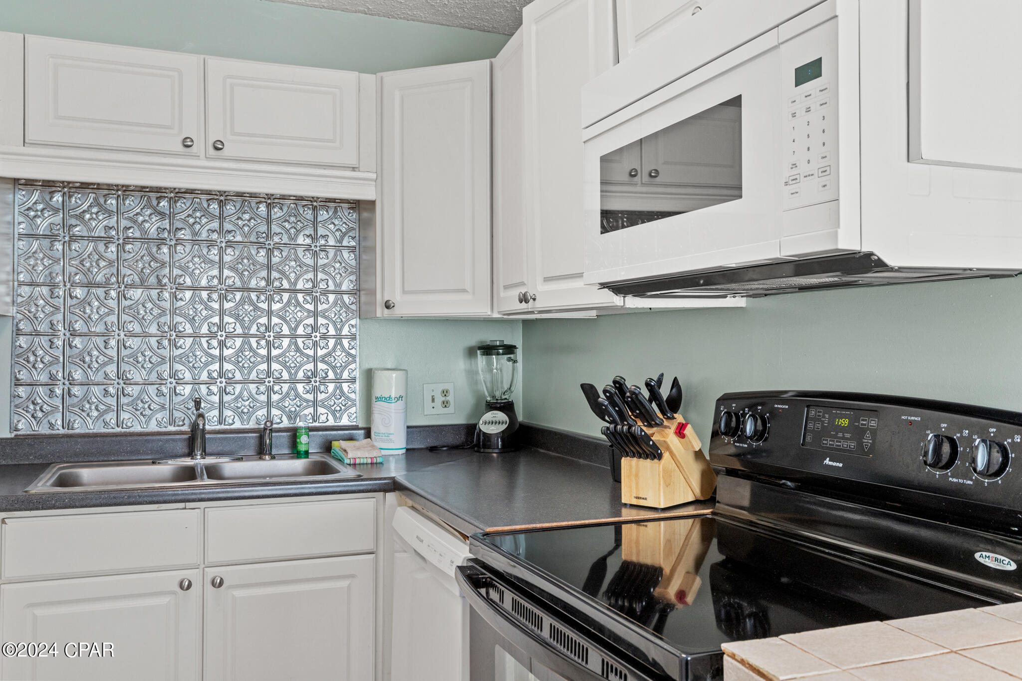 Image 12 For 8743 Thomas Drive 528