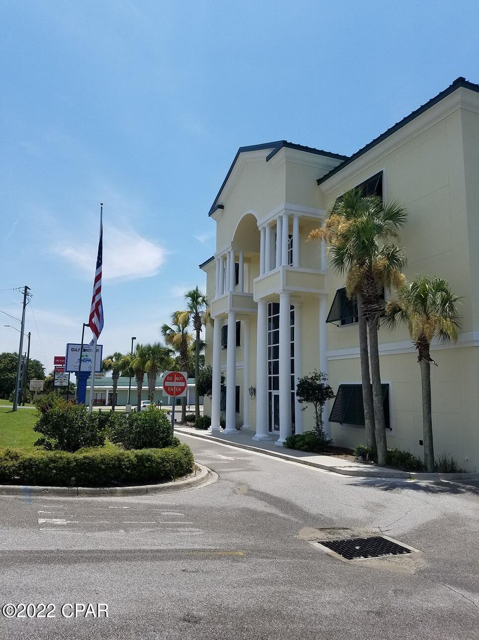 Listing photo id 3 for 16901 Pc Bch Parkway