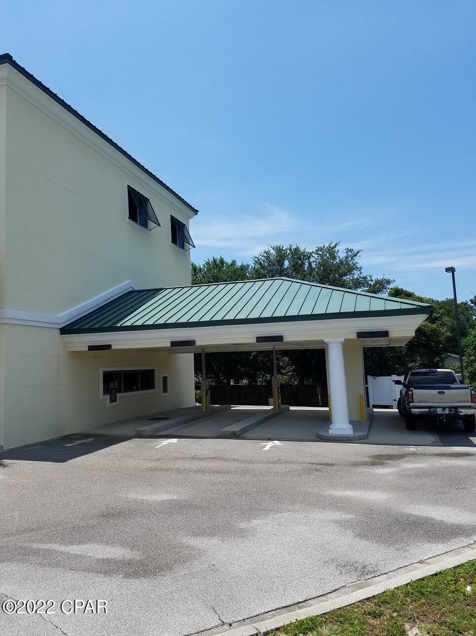 Listing photo id 8 for 16901 Pc Bch Parkway