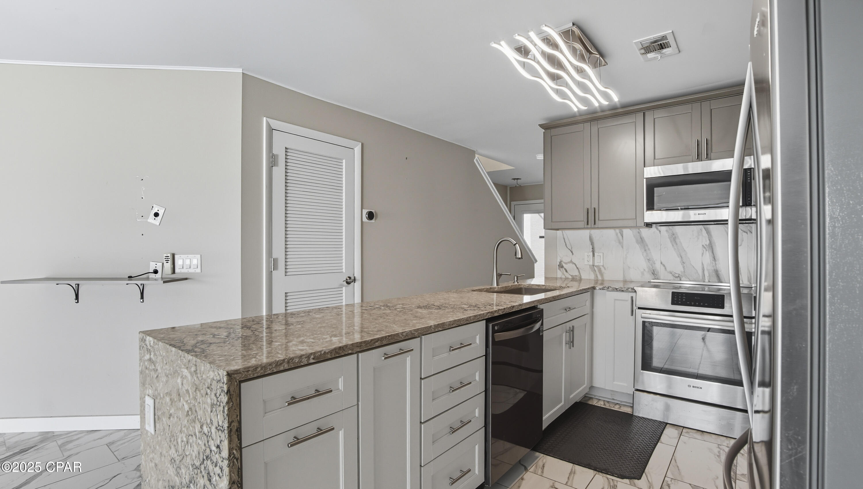 Image 8 For 8730 Thomas Drive 113