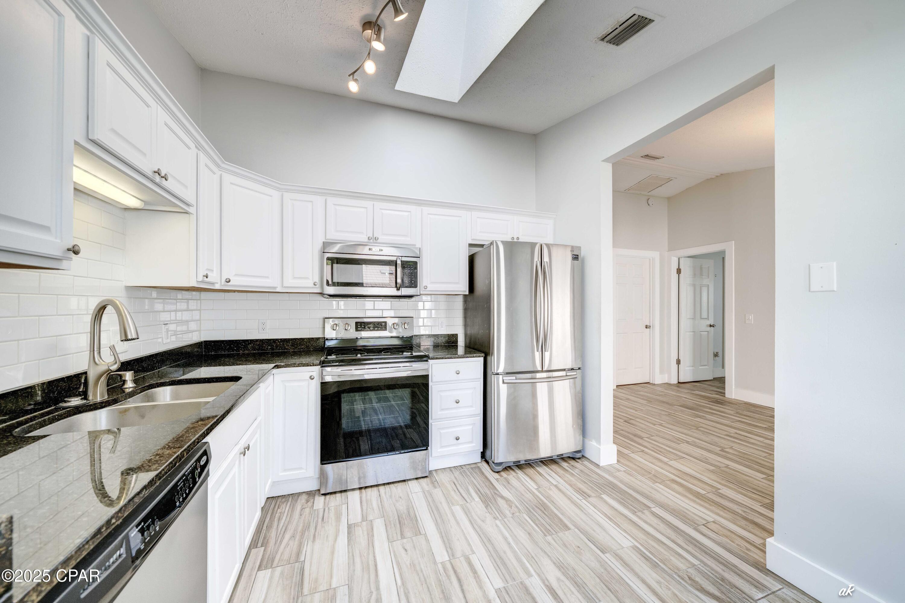 Image 14 For 911 Pelican Place