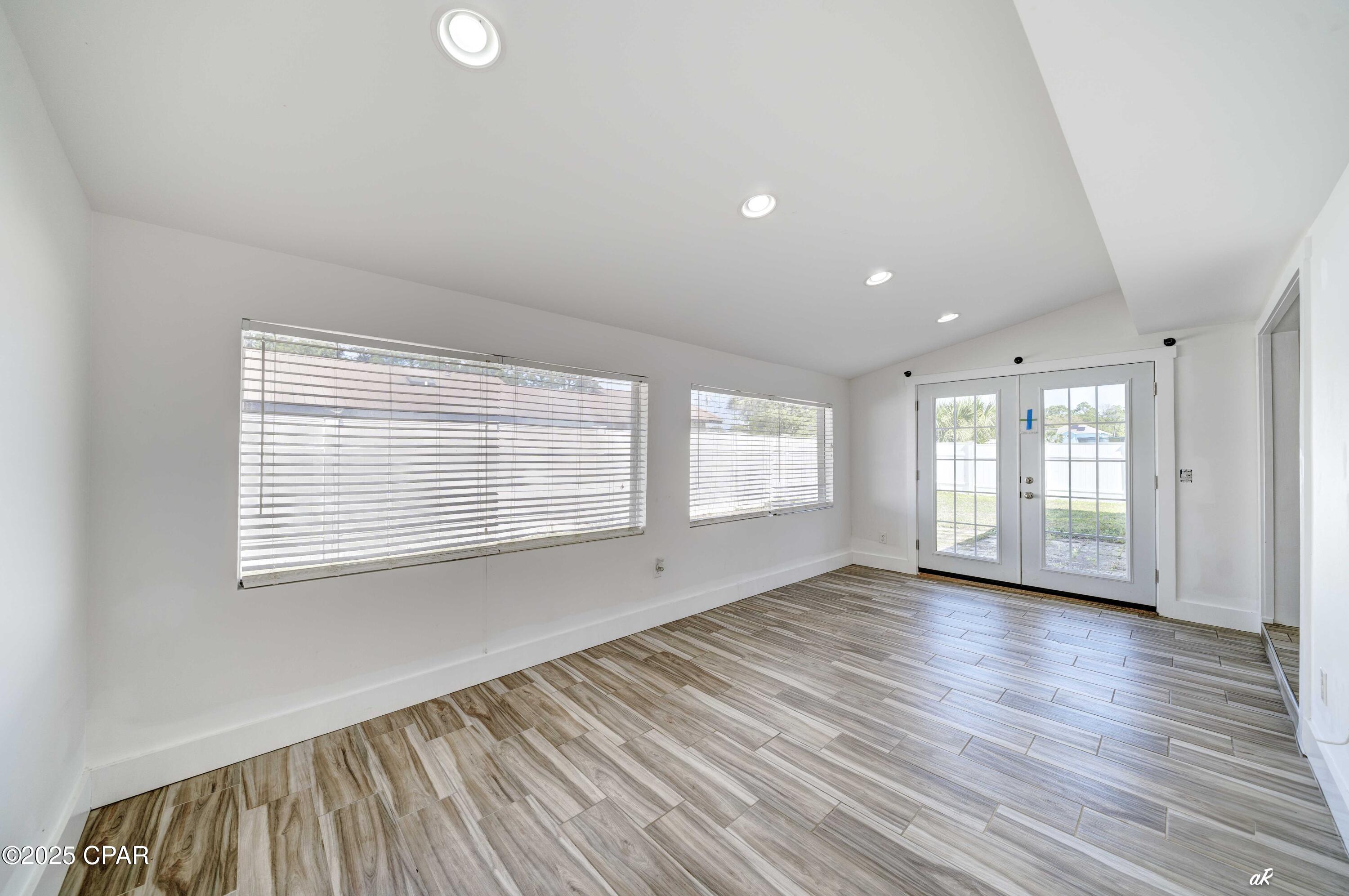 Image 15 For 911 Pelican Place