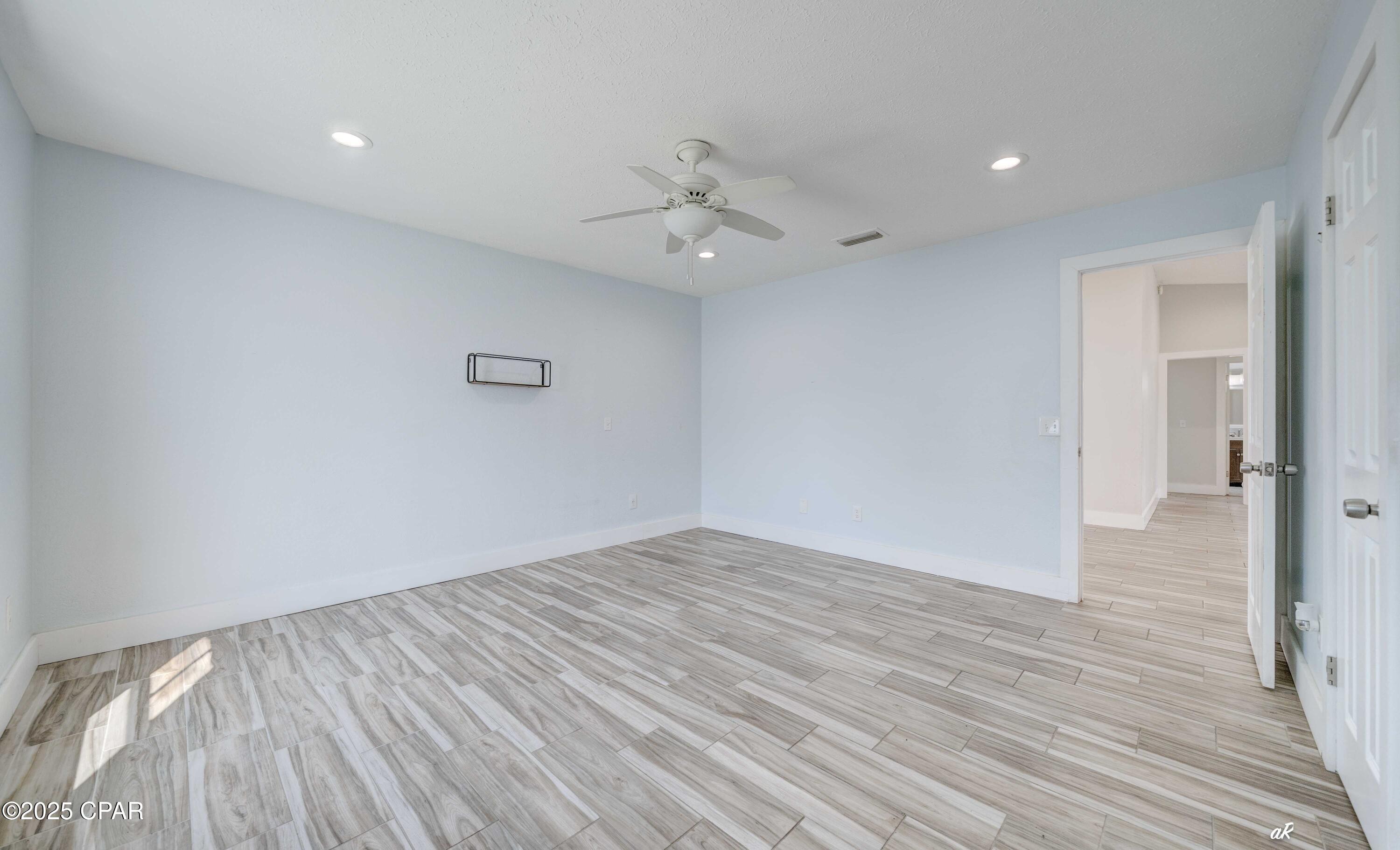 Image 18 For 911 Pelican Place